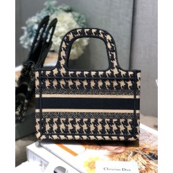 Christian Dior Mini Borsa a mano con ricamo a pied de poule e crema Christian Dior Mini Borsa a mano con ricamo a pied de poule e crema