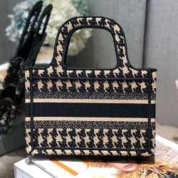 Christian Dior Mini Borsa a mano con ricamo a pied de poule e crema