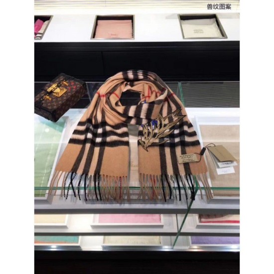 Replica Sciarpa Classic Cashmere con Cammelli Motivi Replica Sciarpa Classic Cashmere con Cammelli Motivi