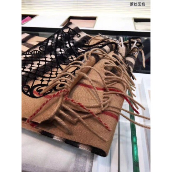 Replica Sciarpa in Cashmere Classic in Camel Check e Lace Replica Sciarpa in Cashmere Classic in Camel Check e Lace