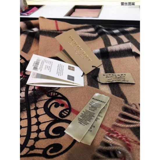 Replica Sciarpa in Cashmere Classic in Camel Check e Lace Replica Sciarpa in Cashmere Classic in Camel Check e Lace