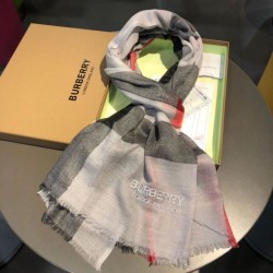 Scialle in cashmere con motivo check classico Burberry 75 x 205 grigio