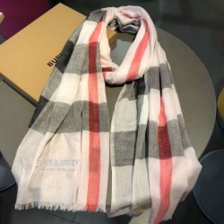 Scialle in cashmere con motivo check classico Burberry 75 x 205 rosa