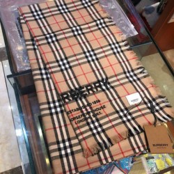 Scialle Burberry in cashmere con motivo Horse check Vintage Check 100 x 200
