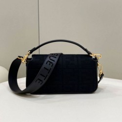 Borsa in tela Fendi Baguette media FF 8BR600 Nera