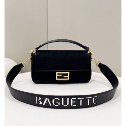 Borsa in tela Fendi Baguette media FF 8BR600 Nera