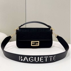 Borsa in tela Fendi Baguette media FF 8BR600 Nera