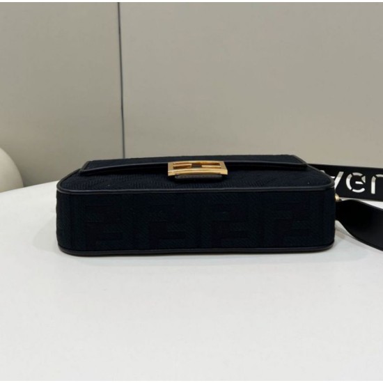Replica Borsa in tela Fendi Baguette media FF 8BR600 Nera Replica Borsa in tela Fendi Baguette media FF 8BR600 Nera