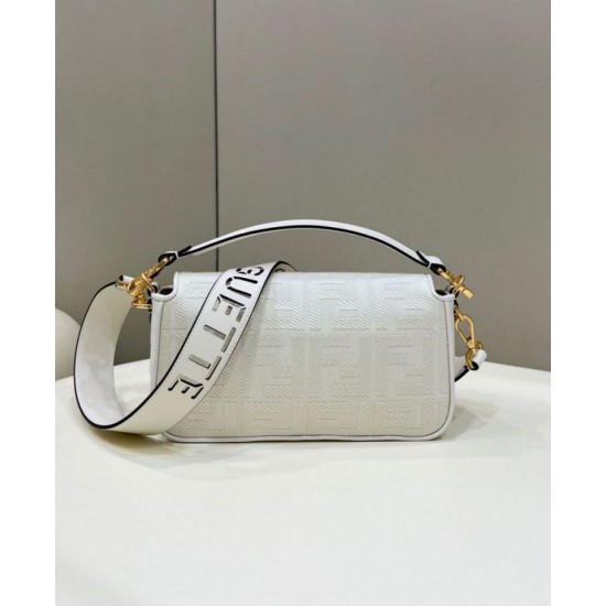 Replica Borsa in tela Fendi Baguette media FF 8BR600 Bianca Replica Borsa in tela Fendi Baguette media FF 8BR600 Bianca