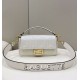Replica Borsa in tela Fendi Baguette media FF 8BR600 Bianca Replica Borsa in tela Fendi Baguette media FF 8BR600 Bianca