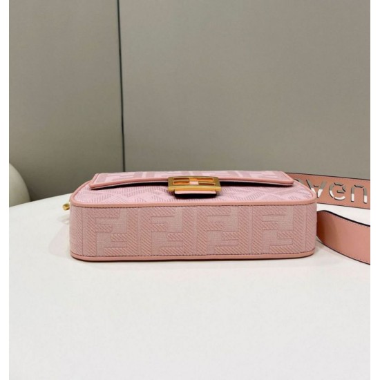 Replica Borsa in tela Fendi Baguette media FF 8BR600 Rosa Replica Borsa in tela Fendi Baguette media FF 8BR600 Rosa