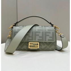 Borsa Fendi Media Baguette Jacquard FF in tessuto 8BR600 Verde Chiaro