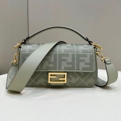 Borsa Fendi Media Baguette Jacquard FF in tessuto 8BR600 Verde Chiaro