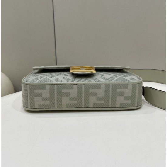 Replica Borsa Fendi Media Baguette Jacquard FF in tessuto 8BR600 Verde Chiaro Replica Borsa Fendi Media Baguette Jacquard FF in tessuto 8BR600 Verde Chiaro