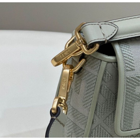 Replica Borsa Fendi Media Baguette Jacquard FF in tessuto 8BR600 Verde Chiaro Replica Borsa Fendi Media Baguette Jacquard FF in tessuto 8BR600 Verde Chiaro
