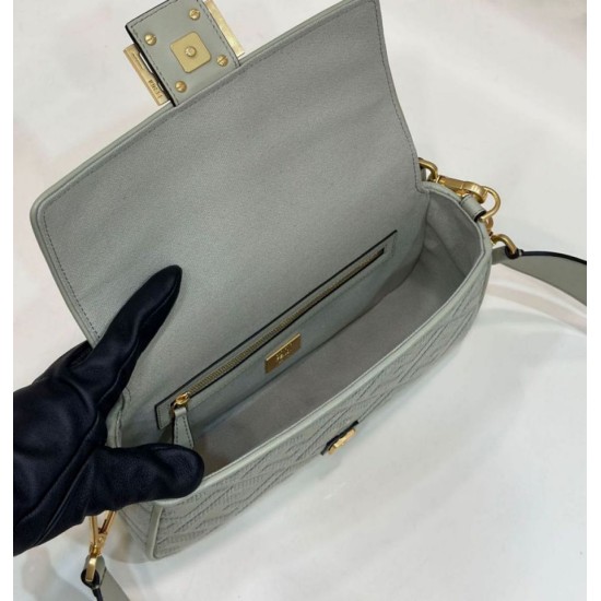 Replica Borsa Fendi Media Baguette Jacquard FF in tessuto 8BR600 Verde Chiaro Replica Borsa Fendi Media Baguette Jacquard FF in tessuto 8BR600 Verde Chiaro