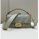 Replica Borsa Fendi Media Baguette Jacquard FF in tessuto 8BR600 Verde Chiaro Replica Borsa Fendi Media Baguette Jacquard FF in tessuto 8BR600 Verde Chiaro