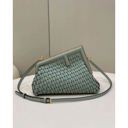 Fendi First Borsa piccola in pelle intrecciata Azzurro