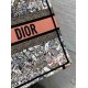 Replica Borsa tote Dior media con libro Farfalla intorno al mondo ricamato Replica Borsa tote Dior media con libro Farfalla intorno al mondo ricamato