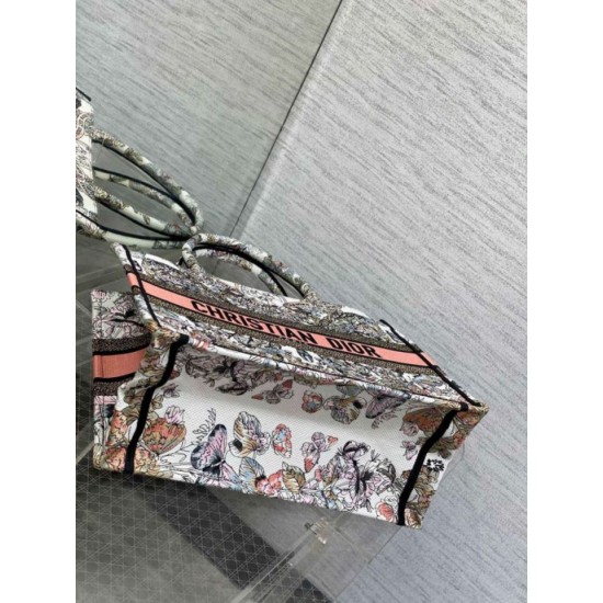 Replica Borsa tote Dior media con libro Farfalla intorno al mondo ricamato Replica Borsa tote Dior media con libro Farfalla intorno al mondo ricamato