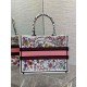 Replica Borsa tote media Dior Book Tote multicolore con ricamo Florilegio bianco Replica Borsa tote media Dior Book Tote multicolore con ricamo Florilegio bianco