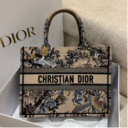 Borsa tote Dior media a libro Jardin d'Hiver ricamo Beige