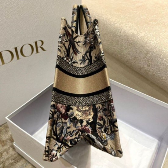 Replica Borsa tote Dior media a libro Jardin d'Hiver ricamo Beige Replica Borsa tote Dior media a libro Jardin d'Hiver ricamo Beige