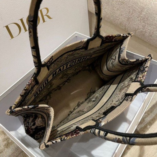 Replica Borsa tote Dior media a libro Jardin d'Hiver ricamo Beige Replica Borsa tote Dior media a libro Jardin d'Hiver ricamo Beige