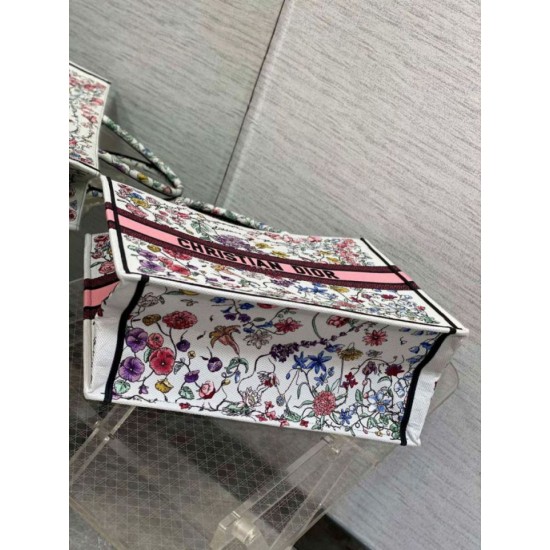 Replica Borsa Dior Large Book Tote Bag Multicolor Florilegio Ricamo Bianco Replica Borsa Dior Large Book Tote Bag Multicolor Florilegio Ricamo Bianco
