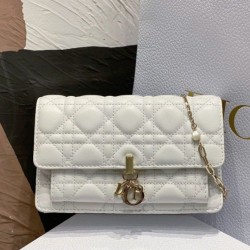 Pochette Dior Lady Dior con catena Cannage bianca