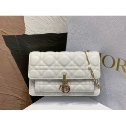 Pochette Dior Lady Dior con catena Cannage bianca Pochette Dior Lady Dior con catena Cannage bianca