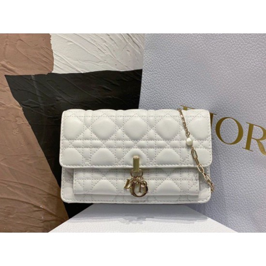 Replica Pochette Dior Lady Dior con catena Cannage bianca Replica Pochette Dior Lady Dior con catena Cannage bianca