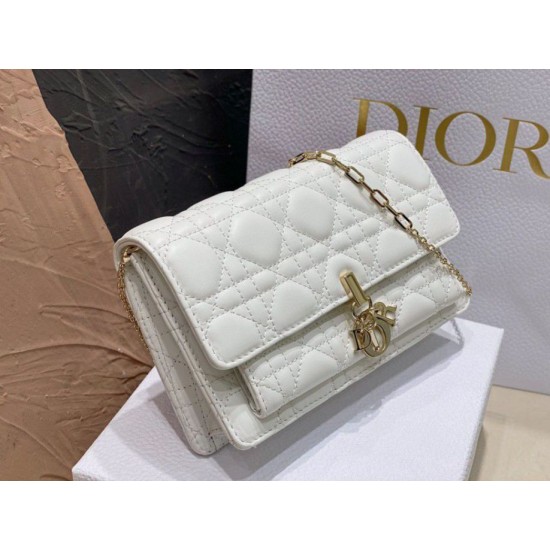 Replica Pochette Dior Lady Dior con catena Cannage bianca Replica Pochette Dior Lady Dior con catena Cannage bianca