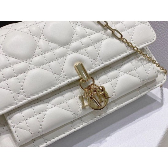 Replica Pochette Dior Lady Dior con catena Cannage bianca Replica Pochette Dior Lady Dior con catena Cannage bianca