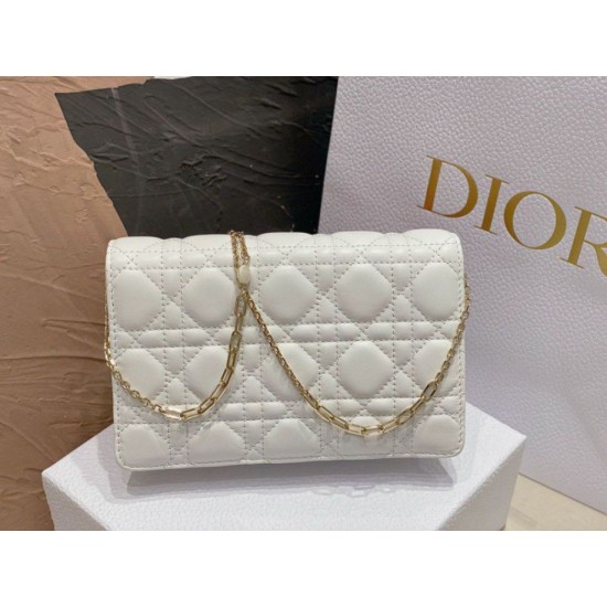 Replica Pochette Dior Lady Dior con catena Cannage bianca Replica Pochette Dior Lady Dior con catena Cannage bianca