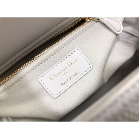 Replica Borsa Dior Medium Lady D-Lite Tessuto Tecnico Macrocannage Bianco Replica Borsa Dior Medium Lady D-Lite Tessuto Tecnico Macrocannage Bianco