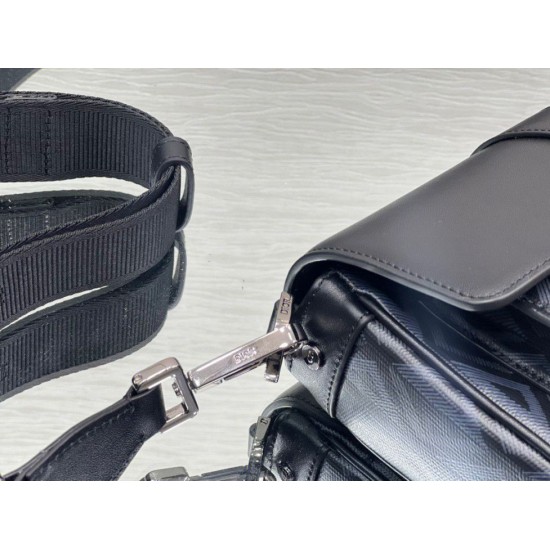 Replica Dior Hit the Road Messenger Borsa da uomo CD Diamond Black Replica Dior Hit the Road Messenger Borsa da uomo CD Diamond Black