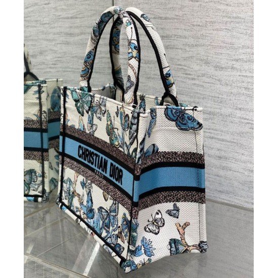 Replica Borsa tote Christian Dior piccola Dior Book ricamata con un blu notte bianco e pastello Replica Borsa tote Christian Dior piccola Dior Book ricamata con un blu notte bianco e pastello