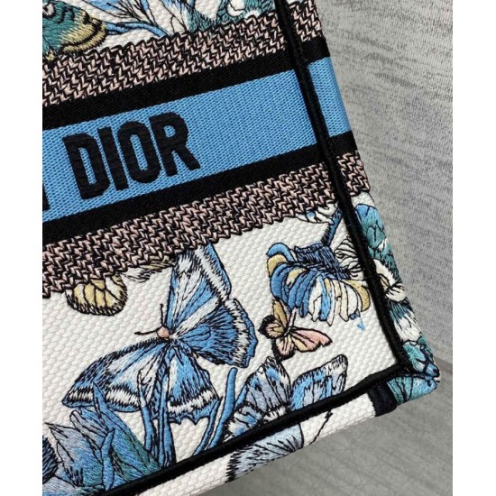 Replica Borsa tote Christian Dior piccola Dior Book ricamata con un blu notte bianco e pastello Replica Borsa tote Christian Dior piccola Dior Book ricamata con un blu notte bianco e pastello