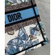 Replica Borsa tote Christian Dior piccola Dior Book ricamata con un blu notte bianco e pastello Replica Borsa tote Christian Dior piccola Dior Book ricamata con un blu notte bianco e pastello