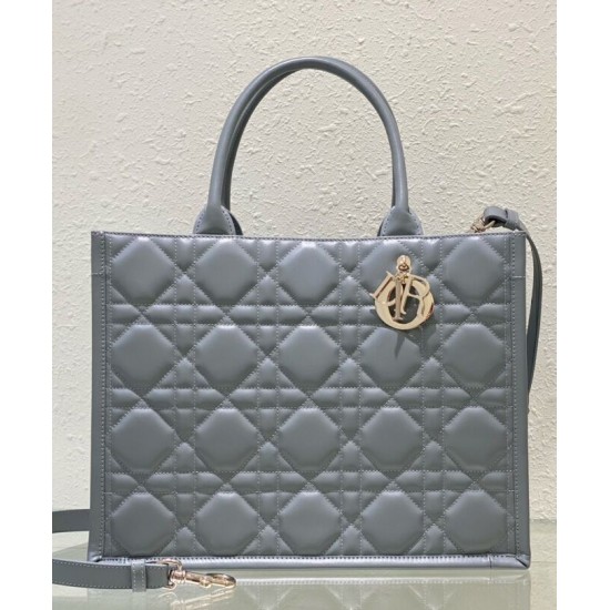 Replica Christian Dior Borsa tote media Dior Book Grigia Motivo Macrocannage Replica Christian Dior Borsa tote media Dior Book Grigia Motivo Macrocannage