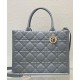 Replica Christian Dior Borsa tote media Dior Book Grigia Motivo Macrocannage Replica Christian Dior Borsa tote media Dior Book Grigia Motivo Macrocannage