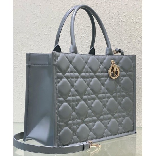 Replica Christian Dior Borsa tote media Dior Book Grigia Motivo Macrocannage Replica Christian Dior Borsa tote media Dior Book Grigia Motivo Macrocannage