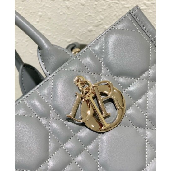 Replica Christian Dior Borsa tote media Dior Book Grigia Motivo Macrocannage Replica Christian Dior Borsa tote media Dior Book Grigia Motivo Macrocannage