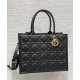 Replica Christian Dior Borsa tote media Dior Book Nera Motivo Macrocannage Replica Christian Dior Borsa tote media Dior Book Nera Motivo Macrocannage