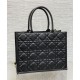 Replica Christian Dior Borsa tote media Dior Book Nera Motivo Macrocannage Replica Christian Dior Borsa tote media Dior Book Nera Motivo Macrocannage