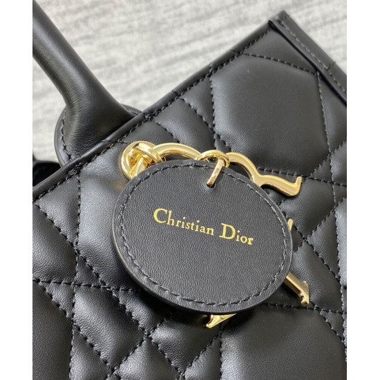 Replica Christian Dior Borsa tote media Dior Book Nera Motivo Macrocannage Replica Christian Dior Borsa tote media Dior Book Nera Motivo Macrocannage