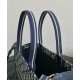 Replica Christian Dior Borsa tote media Dior Book Blu scuro Ricami Dior Oblique e pelle di vitello Replica Christian Dior Borsa tote media Dior Book Blu scuro Ricami Dior Oblique e pelle di vitello