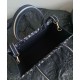 Replica Christian Dior Borsa tote media Dior Book Blu scuro Ricami Dior Oblique e pelle di vitello Replica Christian Dior Borsa tote media Dior Book Blu scuro Ricami Dior Oblique e pelle di vitello