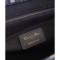 Borsa tote Christian Dior piccola Dior Book Ricami Dior Oblique blu scuro e pelle di vitello Borsa tote Christian Dior piccola Dior Book Ricami Dior Oblique blu scuro e pelle di vitello